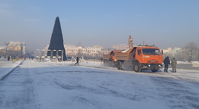 Деревянные горки начали устанавливать в центре Читы