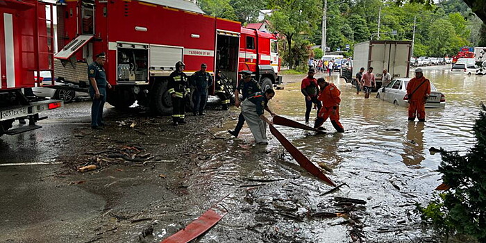«Надо что-то делать с застройкой»: как погода и проблемы с инфраструктурой привели к наводнениям на юге России?