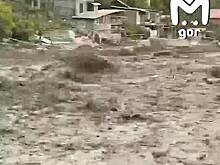 Селевой поток унес двух державшихся за руки российских детей