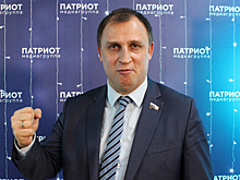 Депутат Госдумы Вострецов принял участие в акции "Подари улыбку" в Петербурге