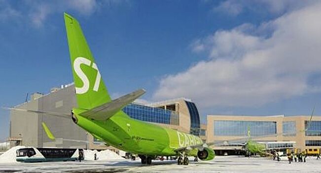 S7 Airlines получила первый грузовой самолет Boeing 737-800BCF