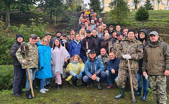 Курские судьи посадили розы и хосты в музее-усадьбе Фета