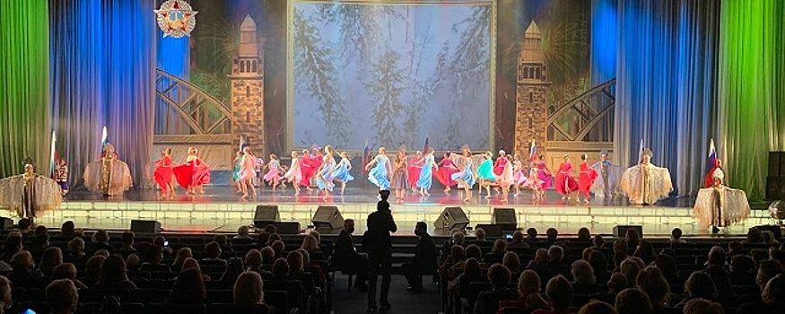 В Петербурге в разгар пандемии пенсионеров собрали на концерт