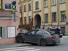 В центре Петербурга иномарка влетела в толпу
