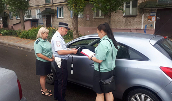 Воронежские полицейские эвакуировали AUDI должника, накопившего штрафов на 31 тысячу рублей