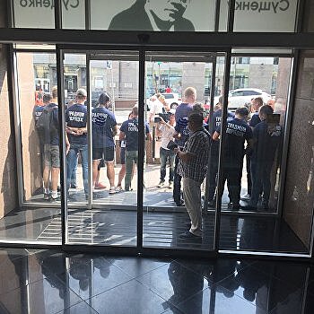 «Это очень символично». Соскин о нападении националистов на «Укринформ»