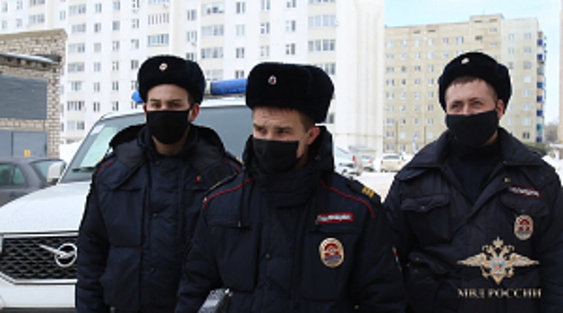 В Татарстане полицейские спасли при пожаре двух человек