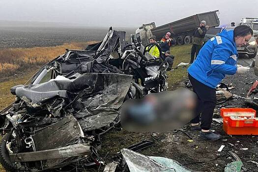 Мужчина погиб, трое ранены в страшном ДТП на российской трассе