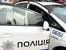 В Киеве полицейских отстранили от работы из-за драки у суда