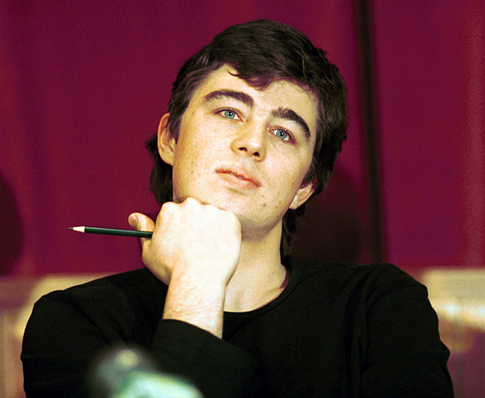 20 сентября 2002 года в Кармадонском (Геналдонском) ущелье на территории республики произошла крупнейшая в истории РФ катастрофа, связанная со сходом ледника. Был полностью уничтожен поселок Нижний Кармадон, где находился лагерь съемочной группы фильма «Связной». В результате схода ледника погибли не менее 125 человек - местные жители и кинематографисты. Тело Сергея Бодрова, которому тогда было 30 лет, так и не удалось обнаружить