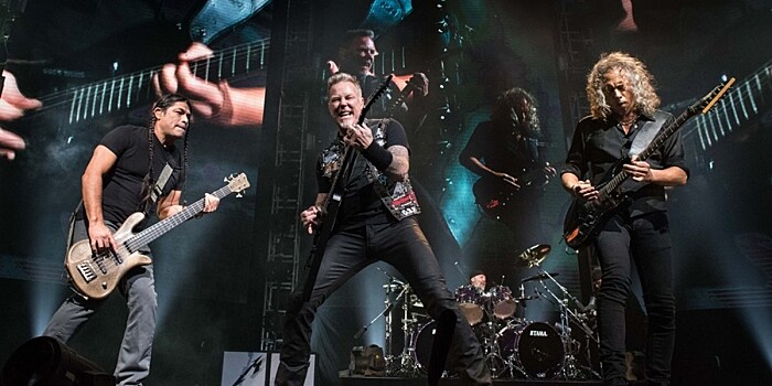 Женщина родила ребенка на стадионе во время концерта группы Metallica в Бразилии