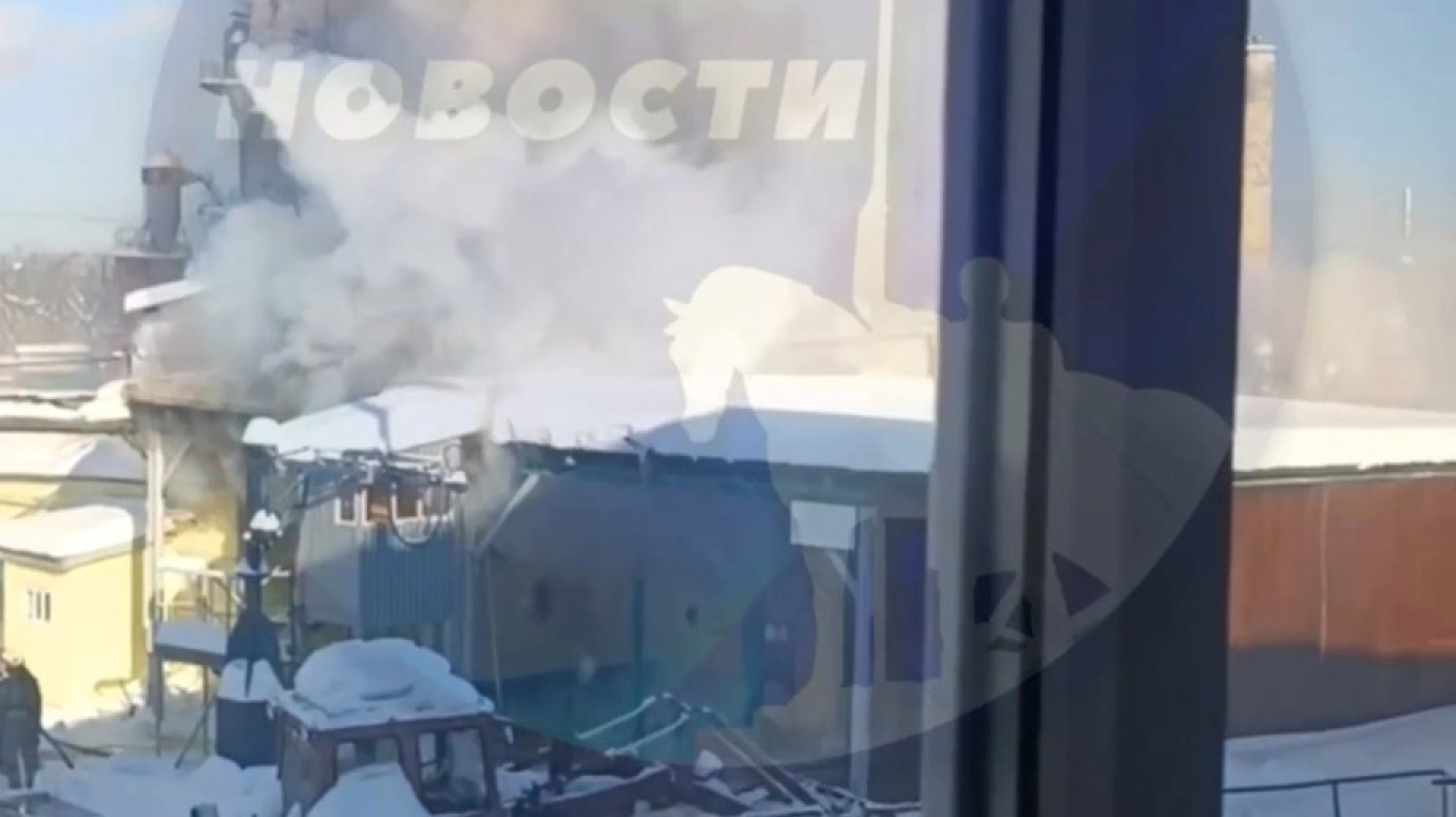 На улице Каляева в Пензе выгорел чердак административного здания