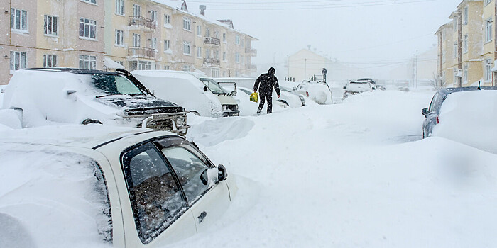 Буря на Сахалине: снега так много, что люди не могут выйти из дома