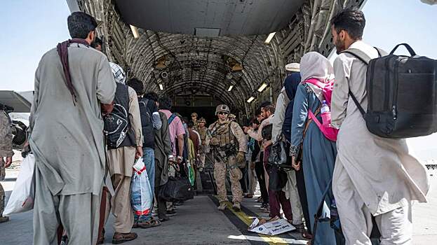 Эвакуированных афганцев заподозрили в связях с террористами