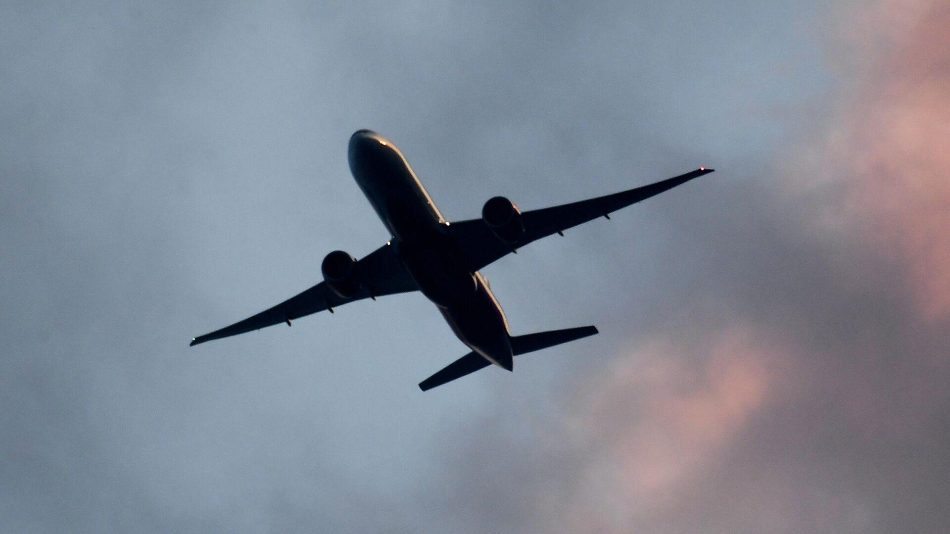 MK.RU: пассажирский самолет из Москвы заметили в небе над Украиной