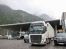 Мишустин и Пашинян обсудили увеличение грузопотока через пункт пропуска "Верхний Ларс"