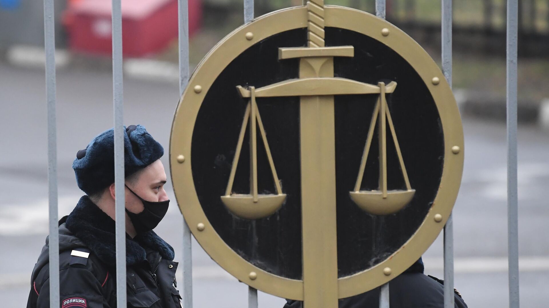Суд в Москве заочно арестовал автора издания DOXA за поддержку терроризма