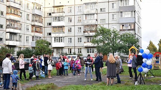 Играми и спортивными состязаниями отметили окончание ремонта в своих дворах жители домов на ул. Пугачева