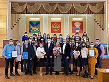 Приморский парламентарий поздравил с пятилетием Совет молодых педагогов Уссурийска