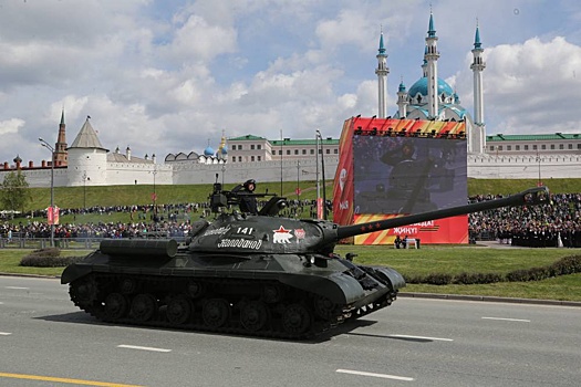 В Казани прошел Парад Победы с участием героев СВО