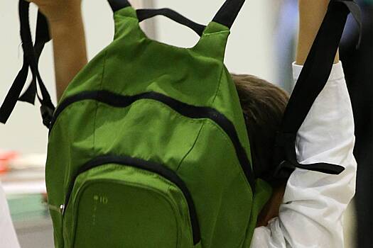 Двое российских подростков запинали третьеклассника, извинились и убежали