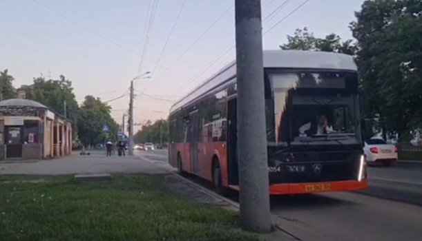 Пассажирку госпитализировали после падения в автобусе в Нижнем Новгороде
