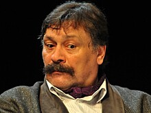 Назаров дал первый комментарий после потери работы в РФ из-за защиты Белого: «Очень переживал, запирался в гримерке»