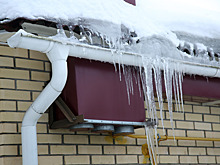 Кусок льдины проломил голову еще одной россиянке