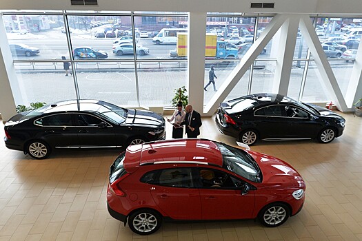 «Автостат» зафиксировал падение продаж автомобилей в России