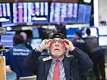 Эксперты объяснили обвал фондовых рынков США
