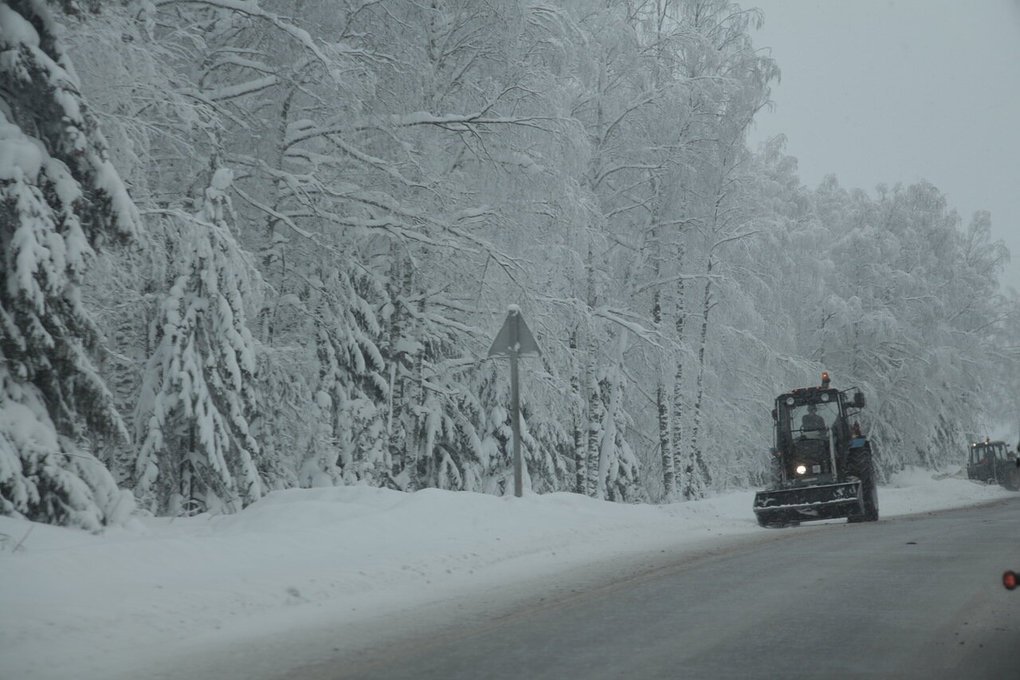 Управтодор обязали устранить выбоины на дороге в Игринском районе
