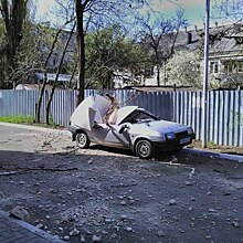 Стена балкона рухнула на припаркованный авто в Краснодаре