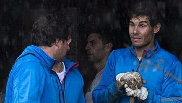 Теннисист Рафаэль Надаль спасал людей во время наводнения на Майорке