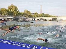 У двух новозеландских триатлонистов выявили симптомы кишечной палочки после заплыва в Сене