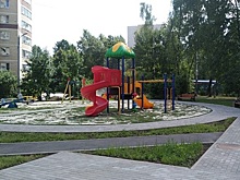 На средства от платных парковок в районе Савёлки реконструировали детские площадки, а также отремонтировали тротуары и дорожки