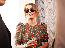 «И кастрюлю на голову». В Сети высмеяли новый образ Собчак