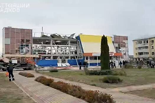 Разрушенный ракетным ударом ВСУ спорткомплекс под Белгородом сняли на видео