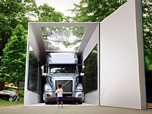 Volvo подарила ребенку самую большую коробку с грузовиком
