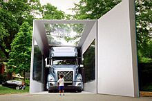 Volvo подарила ребенку самую большую коробку с грузовиком