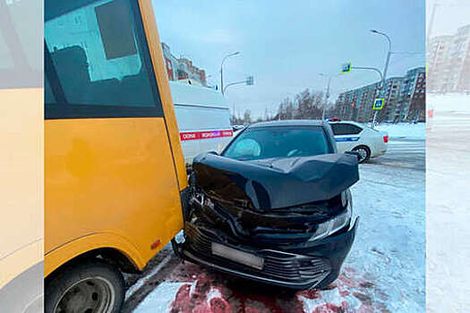 В Северодвинске дети пострадали в ДТП с Toyota и школьным автобусом