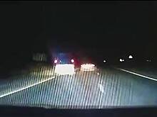 Погоня российских полицейских со стрельбой за микроавтобусом попала на видео