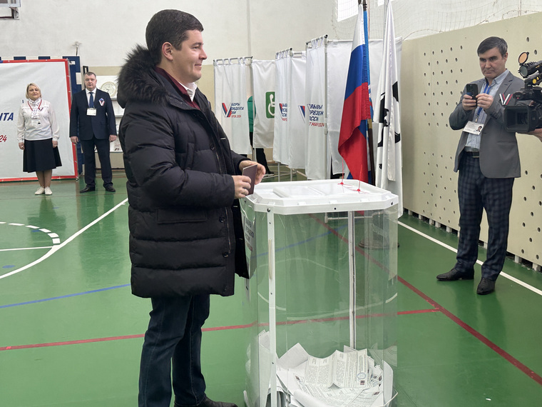 Губернатор ЯНАО Артюхов принял участие в выборах президента России