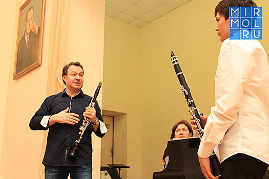 Чешский музыкант провел мастер-класс по кларнету в столичном музучилище