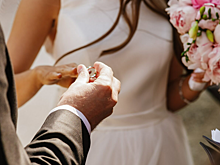 Поженят в сжатые сроки: в России собрались ускорить заключение браков. Что это даст молодожёнам