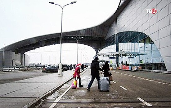 Гражданин США скончался перед посадкой самолета в "Шереметьево"