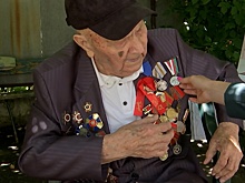 Ветеранам вручили медали в честь 80-летия танкового сражения под Прохоровкой