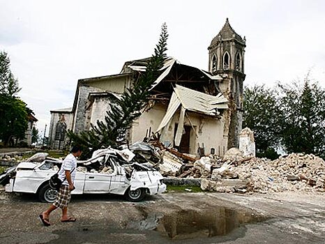 На Филиппинах после мощного землетрясения объявлена угроза цунами