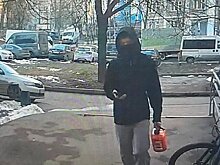 Подросток после телефонного разговора поджег дверь квартиры на западе Москвы