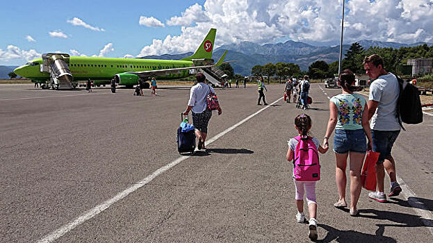 Эксперты рассказали, сколько авиапассажиров путешествует без багажа