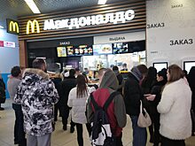 В саратовском «Макдоналдсе» собралась огромная очередь